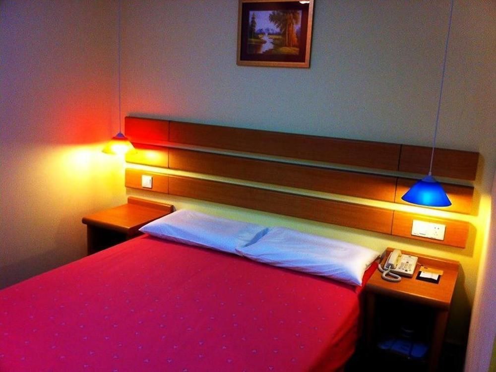 Home Inn Hotel Guiyang Fushui Middle Road Екстериор снимка