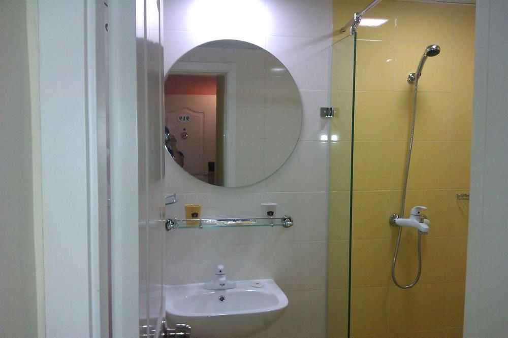 Home Inn Hotel Guiyang Fushui Middle Road Екстериор снимка