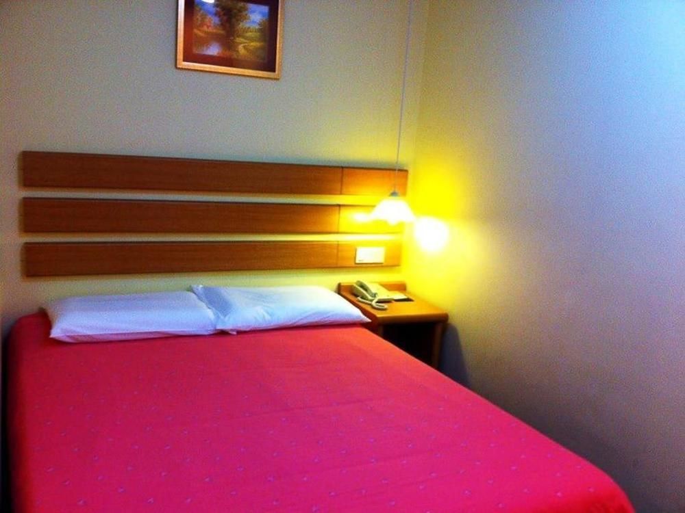 Home Inn Hotel Guiyang Fushui Middle Road Екстериор снимка